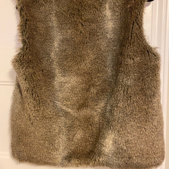 Talula Faux Fur Vest - Picture 5 of 15